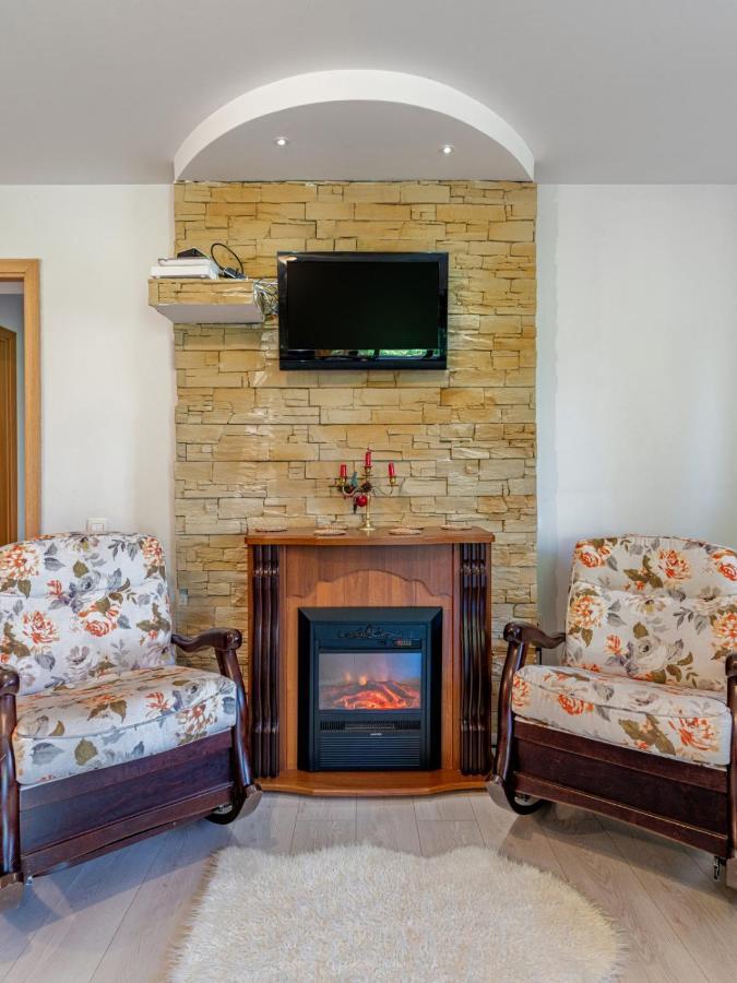 Casuta Cu Trandafiri Hotel Slanic Luaran gambar