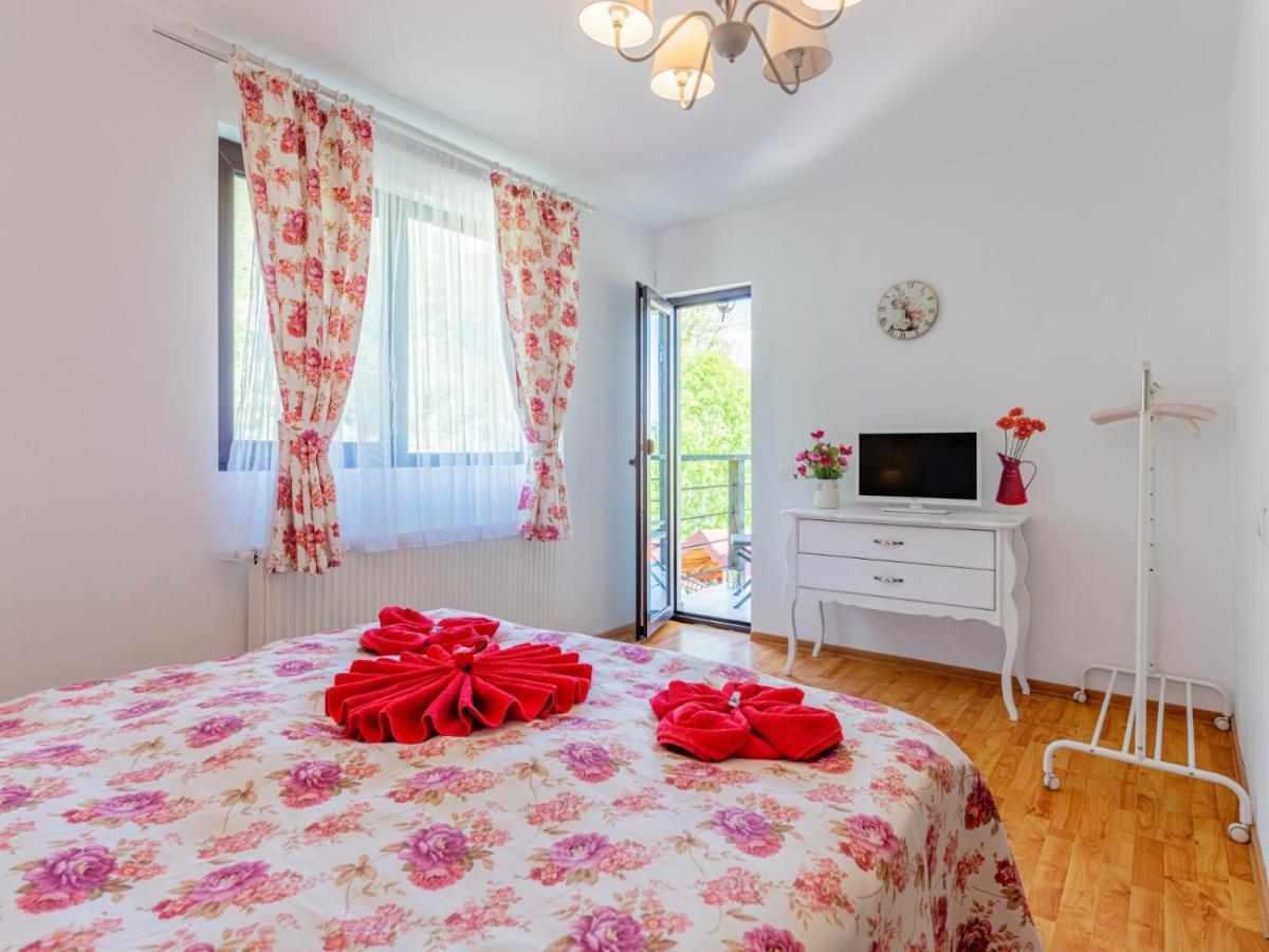 Casuta Cu Trandafiri Hotel Slanic Luaran gambar