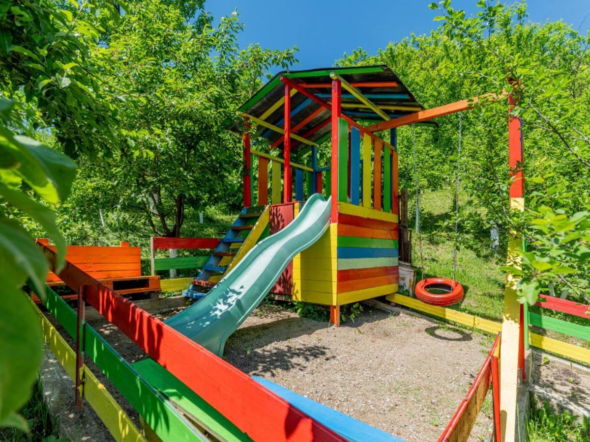 Casuta Cu Trandafiri Hotel Slanic Luaran gambar